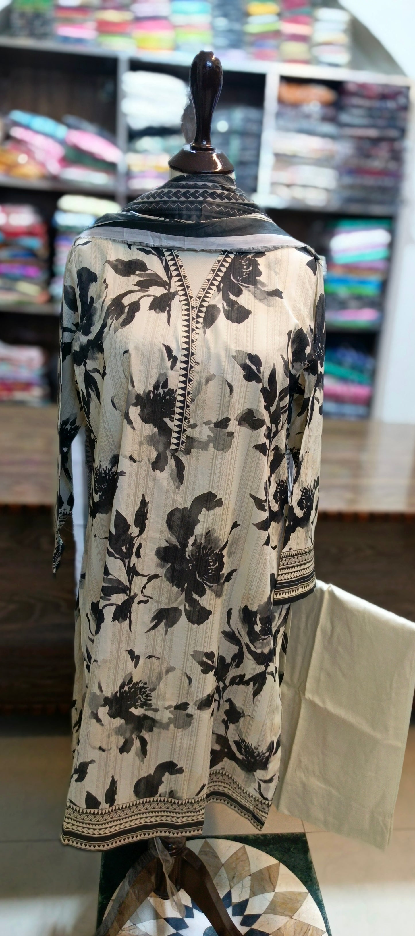 Co ord set 3 pc pure lawn