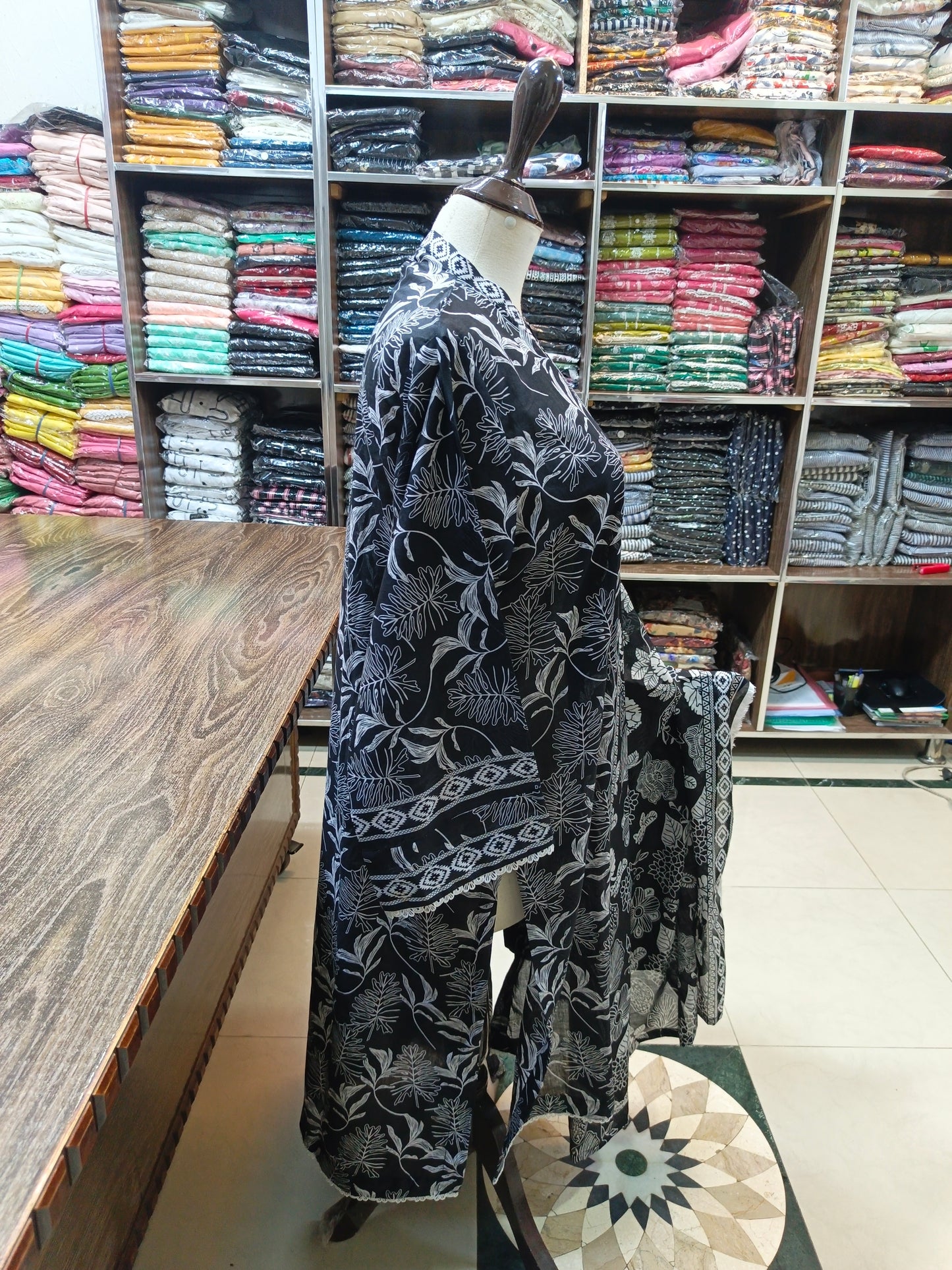 Regalia lawn stiched shalwar kameez 3 pc blkwt2