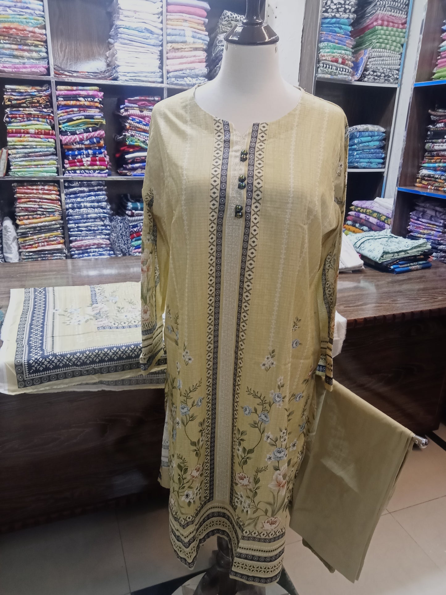FARSHI Shalwar KAMEEZ Bana Doria lawn
