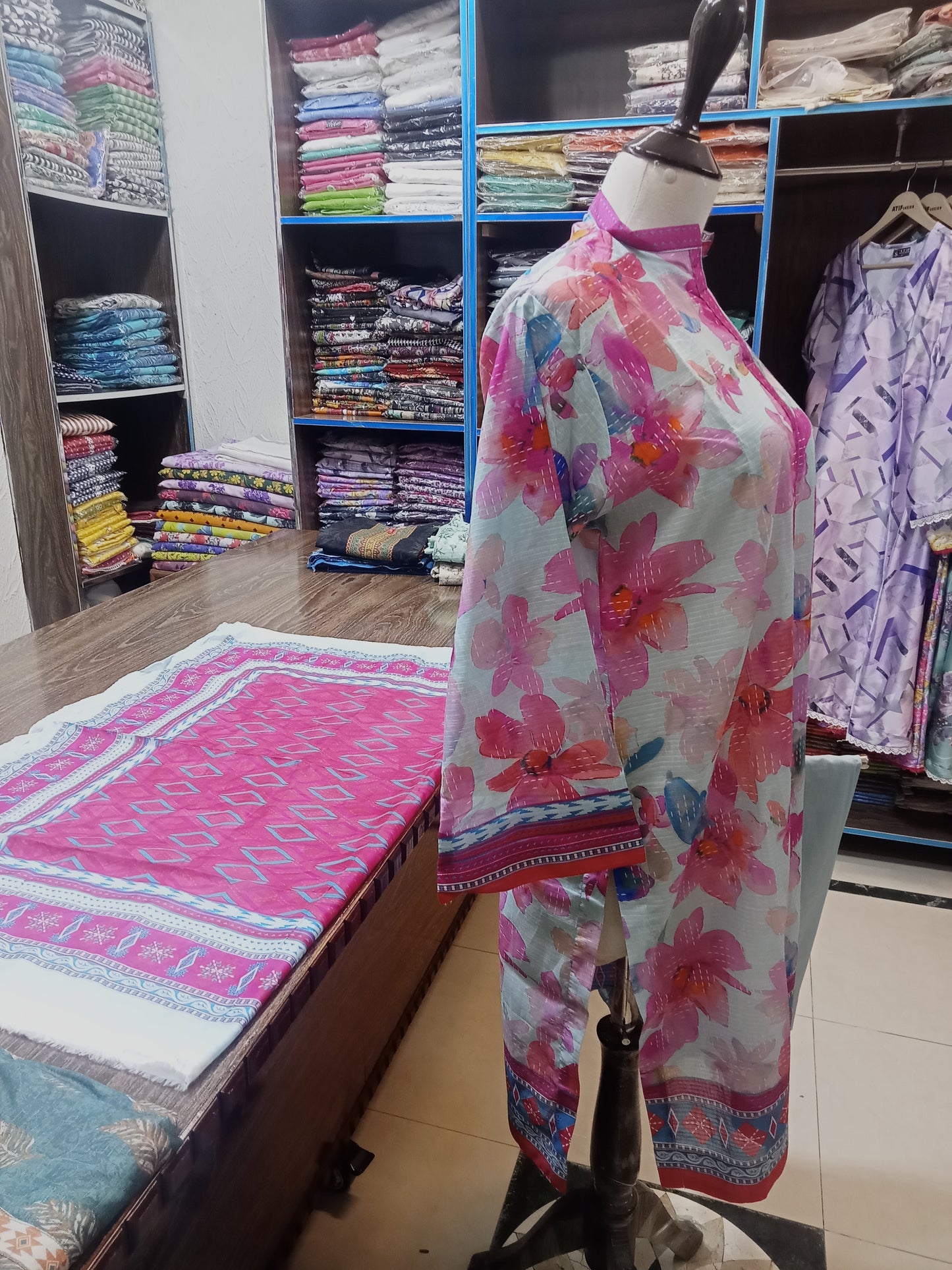 FARSHI Shalwar KAMEEZ premium lawn