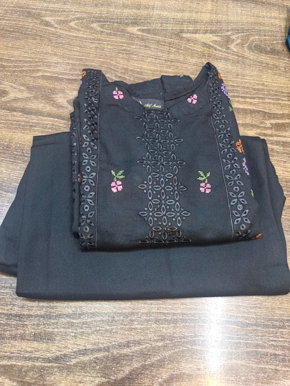 Karandi embroidered stiched shirt trouser 3pc blkchk
