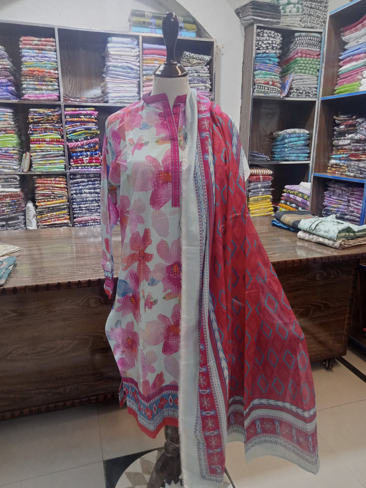 FARSHI Shalwar KAMEEZ premium lawn