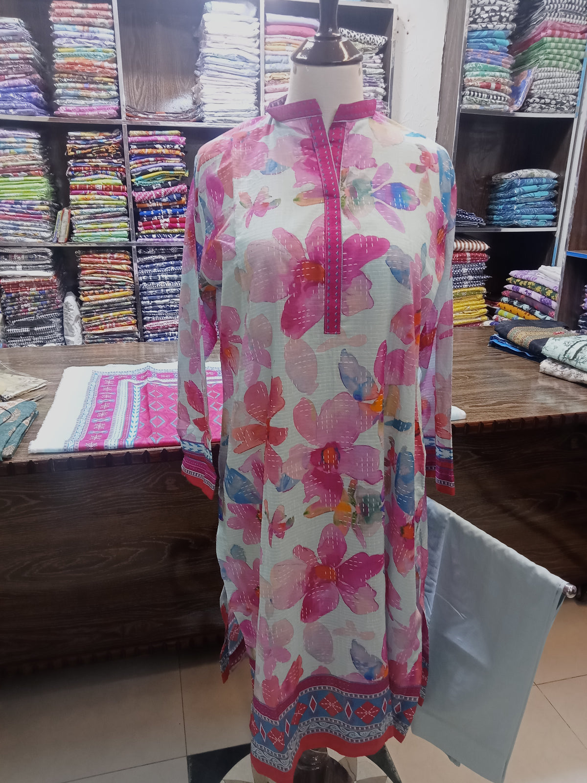 FARSHI Shalwar KAMEEZ premium lawn