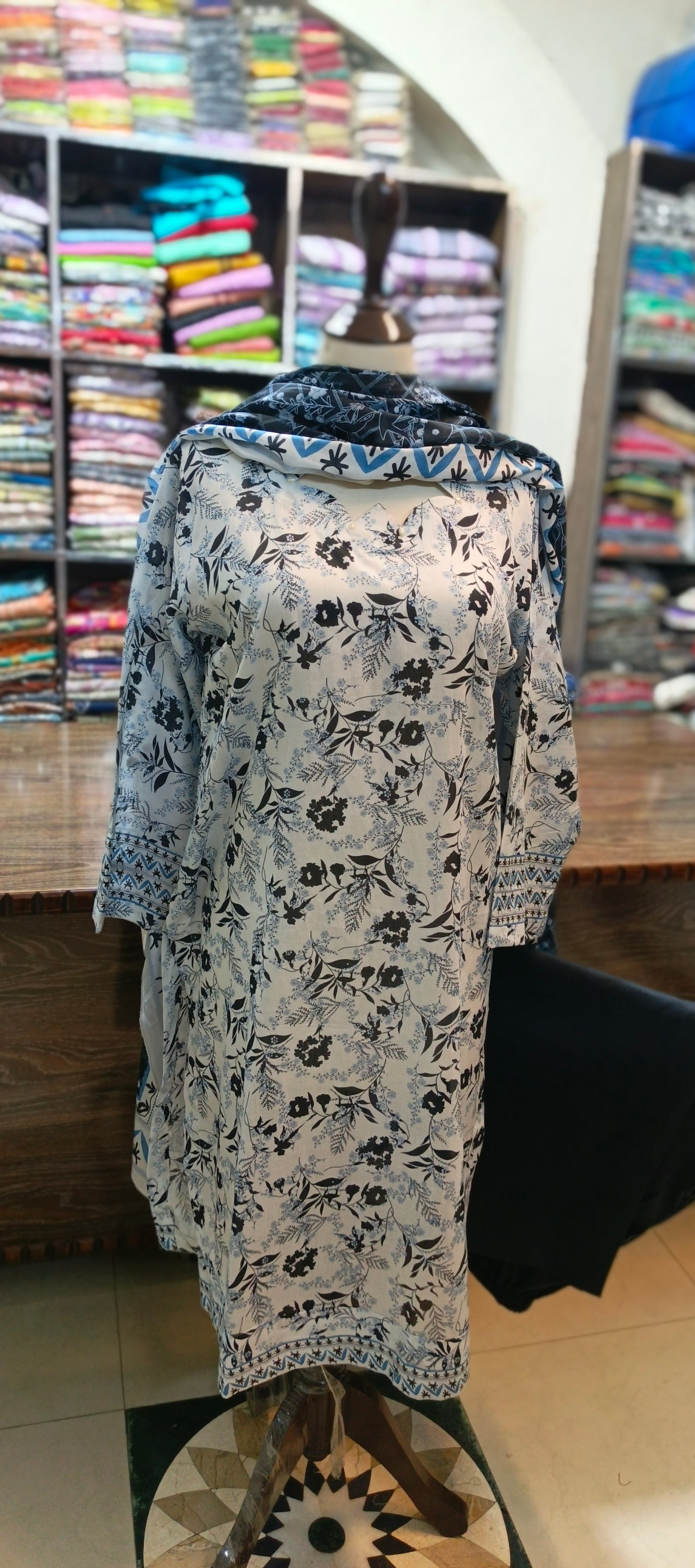 Safina premium lawn farshi shalwar 3 pc