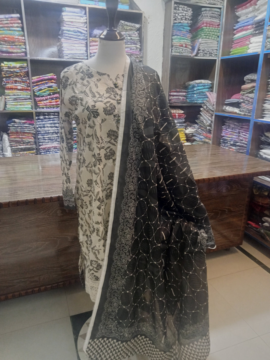 Discover the Best FARSHI Shalwar KAMEEZ Styles