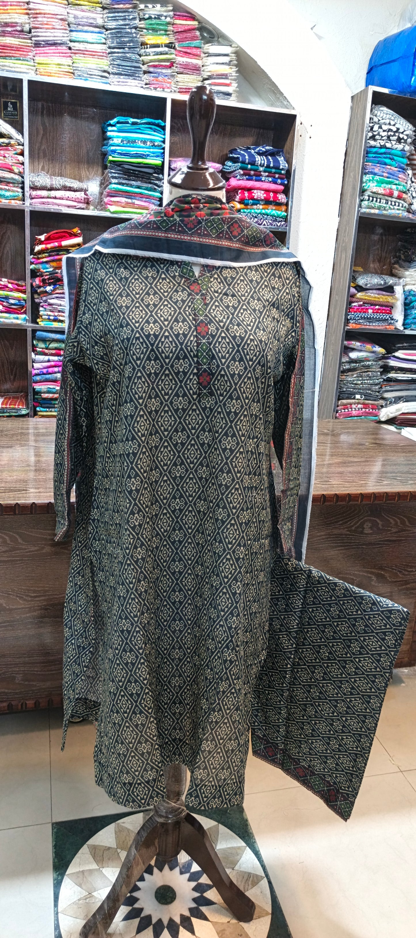 Bin saeed  farshi shalwar kameez pure lawn three pc