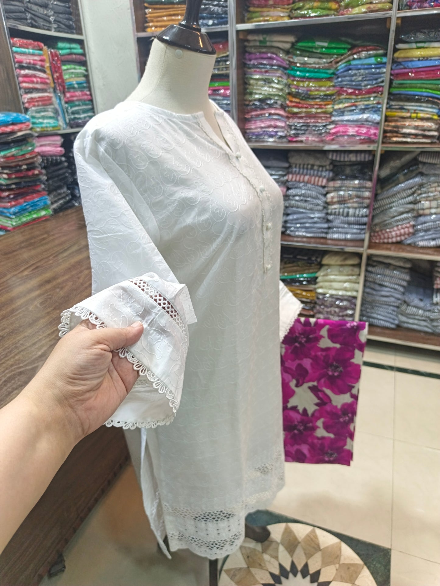 Lawn chikenkari embroidered 2pc wtpink