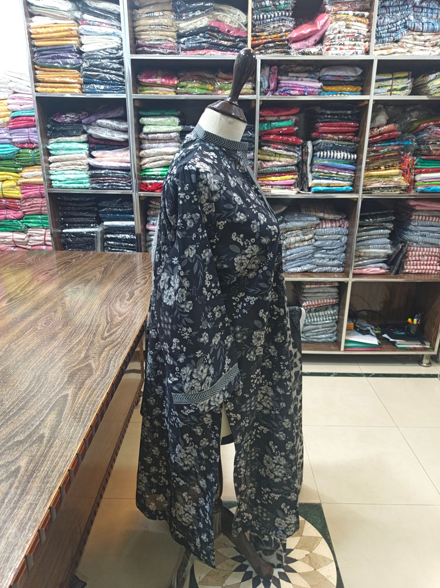Safina  premium lawn stiched shirt trouser 3 pc blkwt