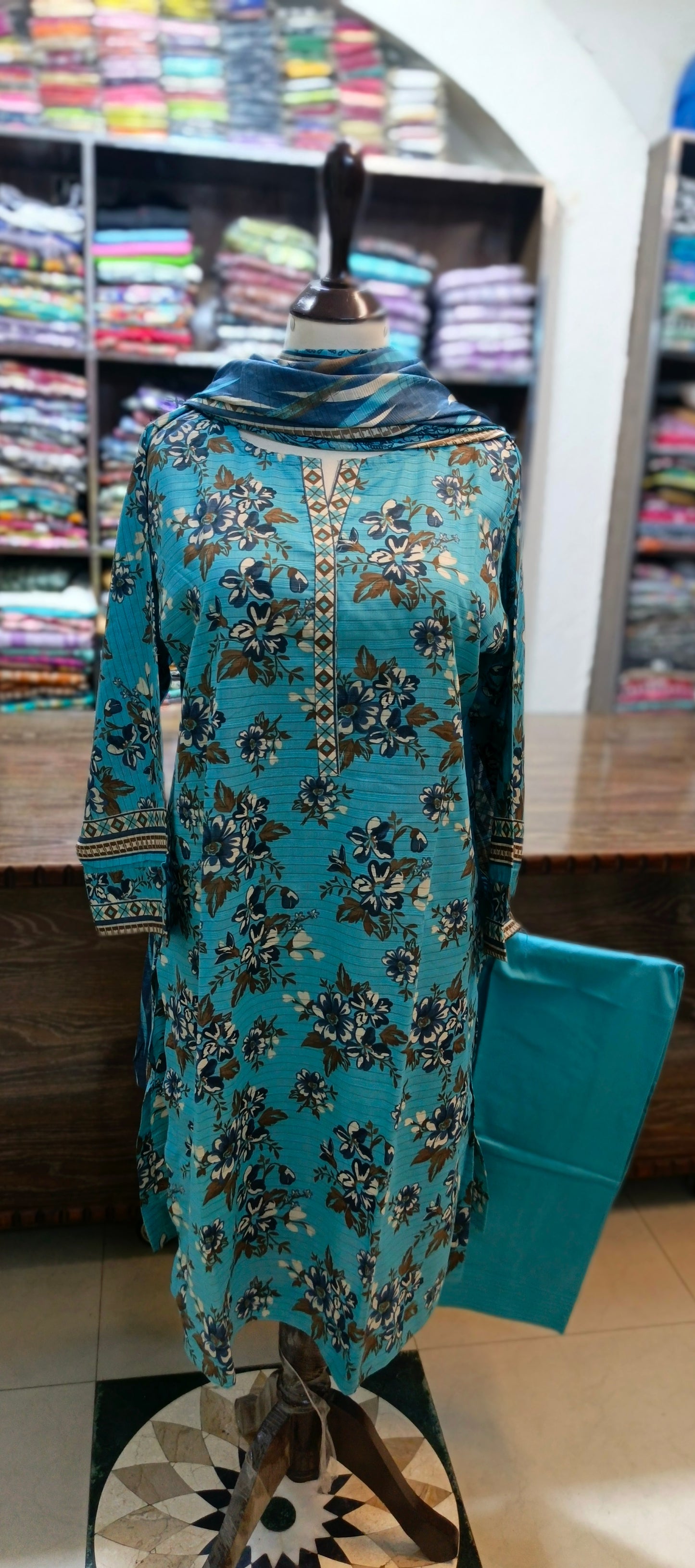 Safina texture lawn farshi shalwar kameez 3 pc