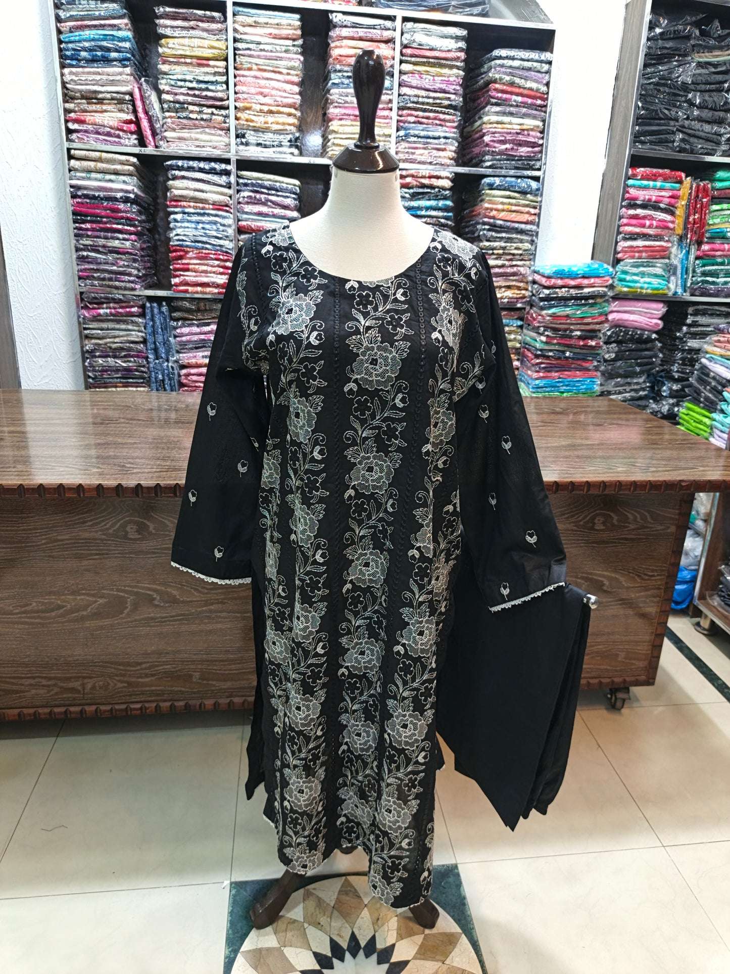 Breeze embroidered lawn stiched long shirt trouser 2pc blkck