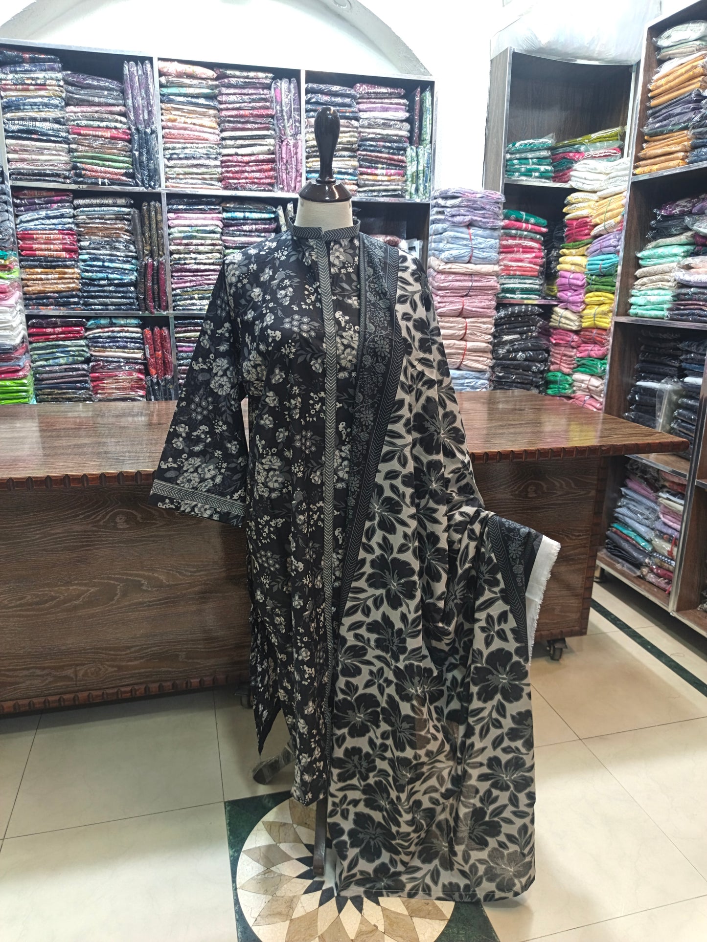 Safina  premium lawn stiched shirt trouser 3 pc blkwt