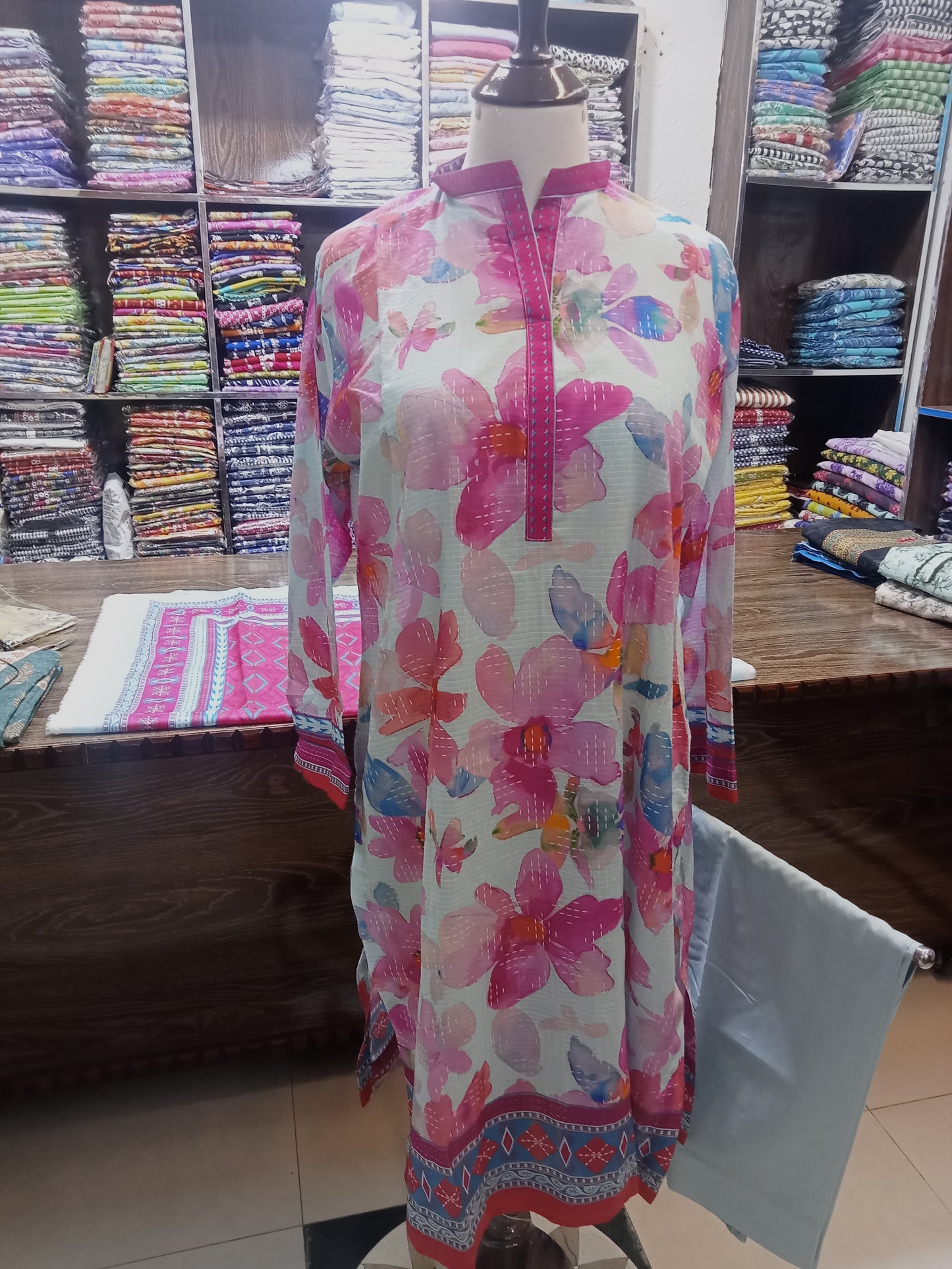 FARSHI Shalwar KAMEEZ premium lawn