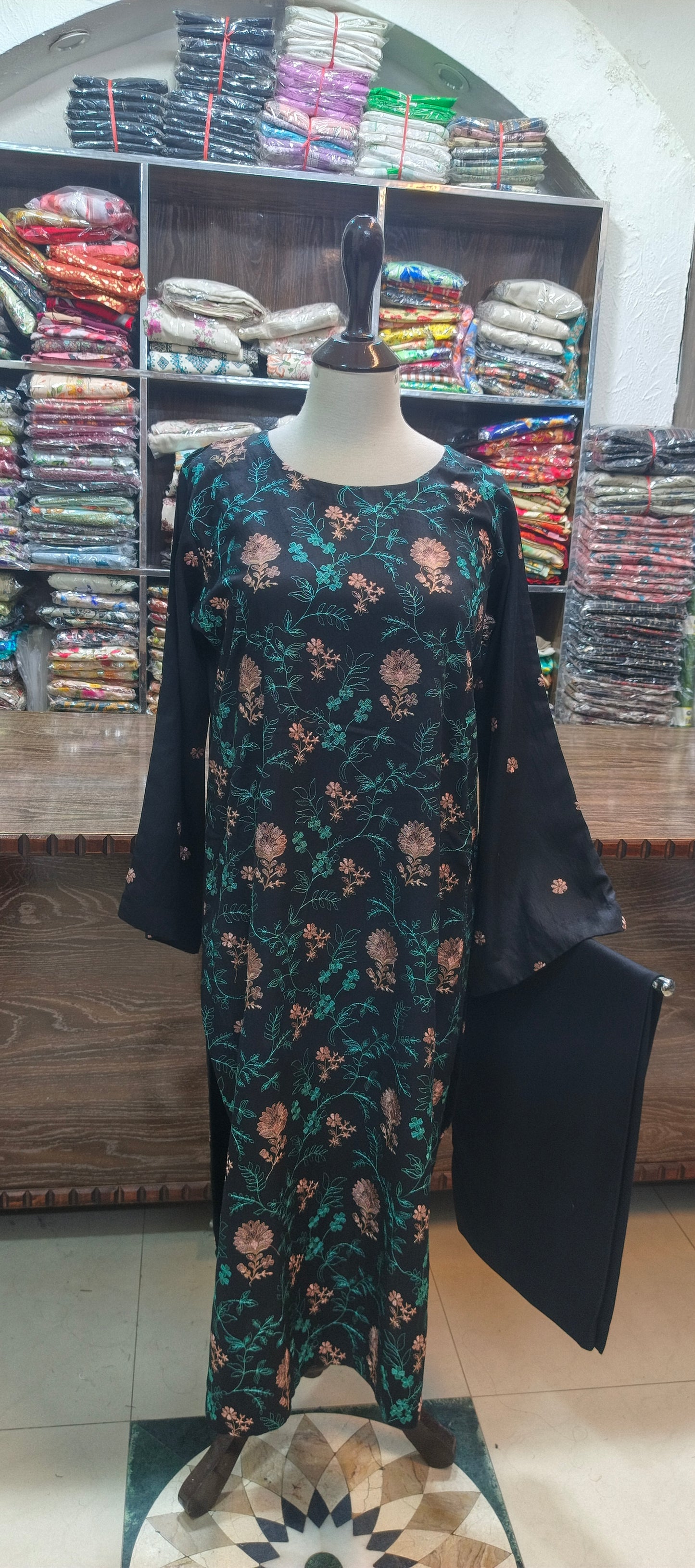 Karandi embroidered mid summer stiched 2 pc blk p