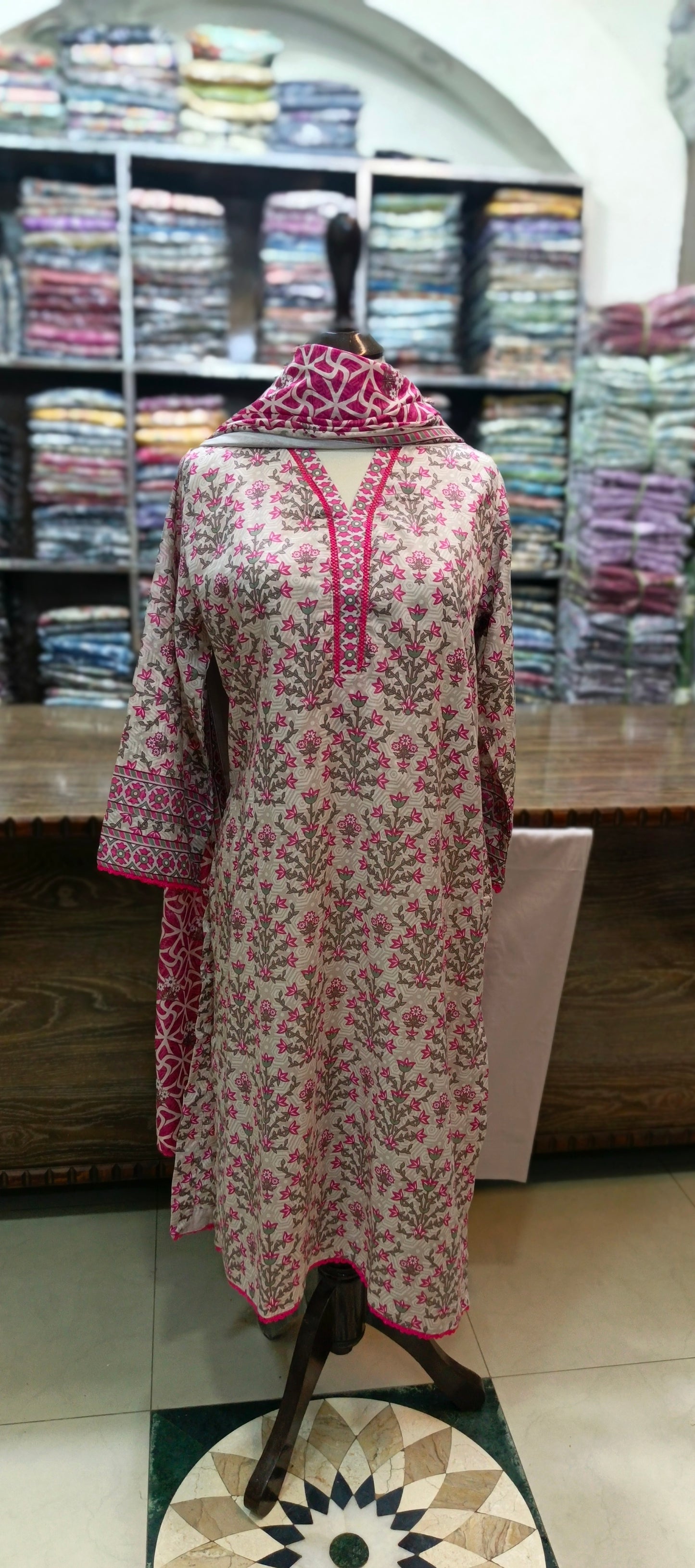 Safina  premium lawn stiched shalwar kameez 3 pc Gpink