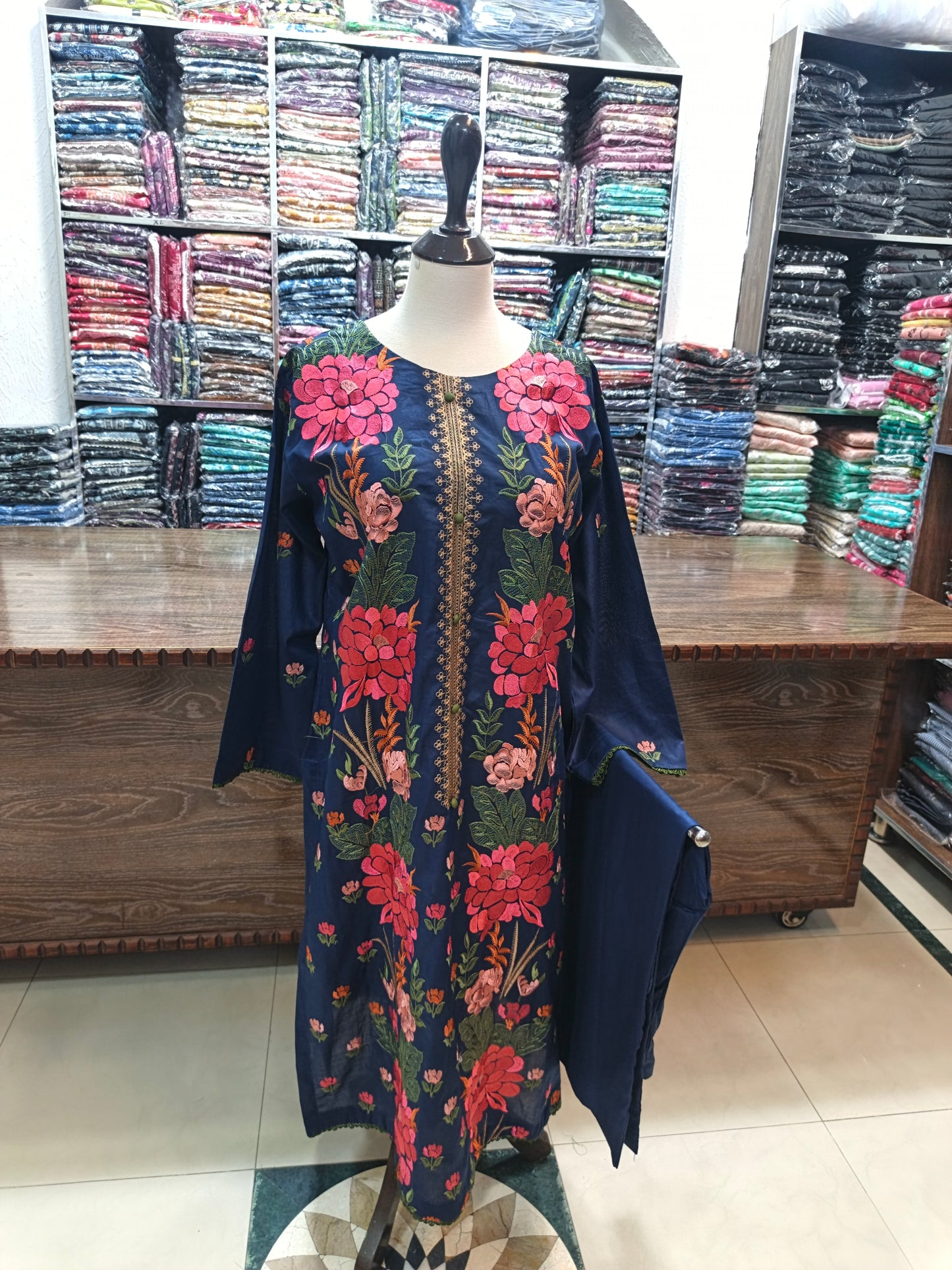 Breeze embroidered lawn stiched long shirt trouser 2pc  glbnvy2