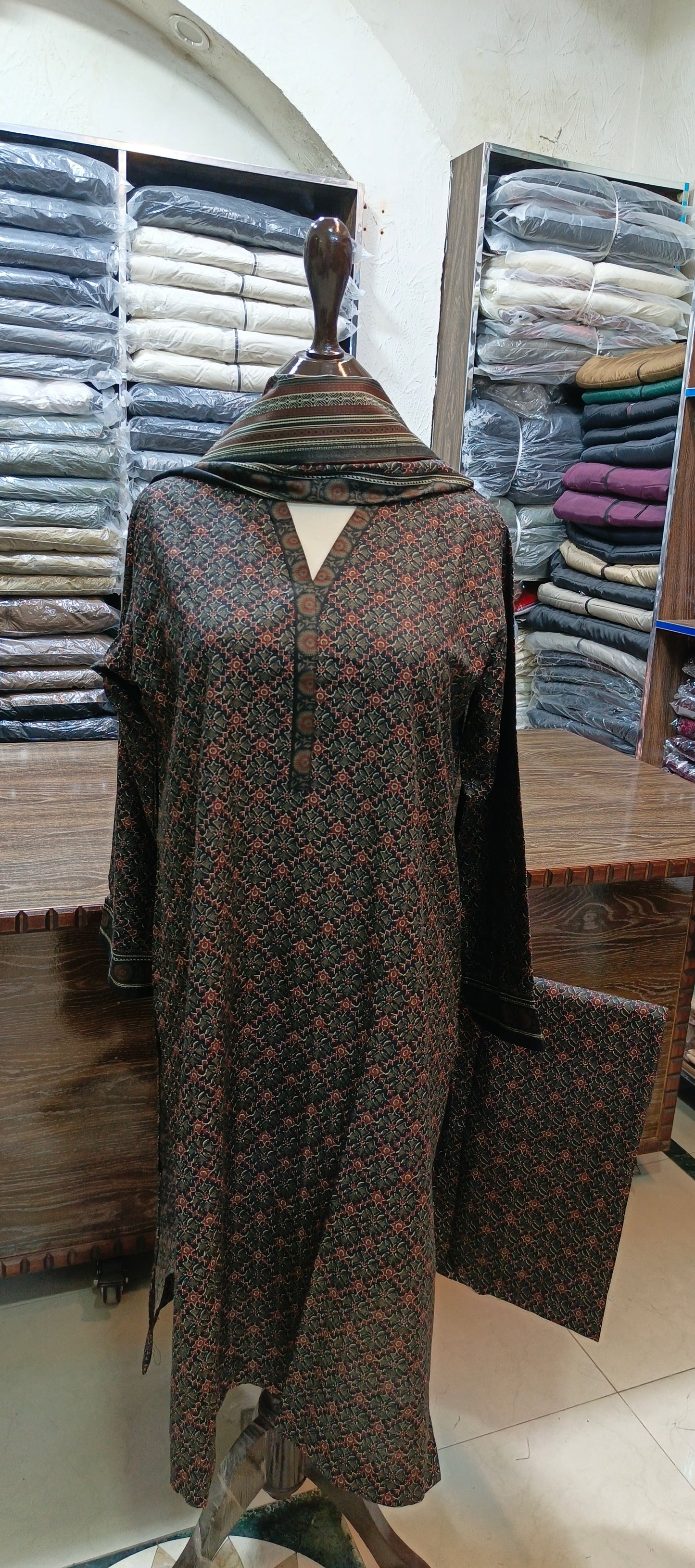 Bin saeed khaddar stiched 3 pc deep