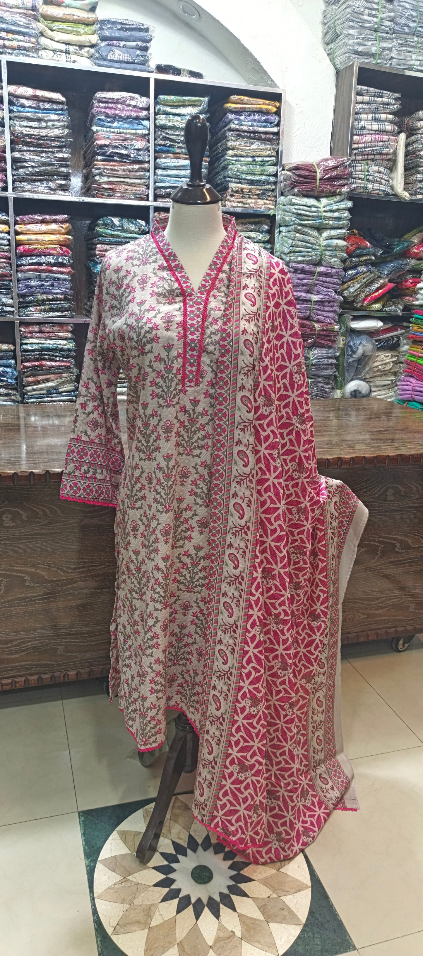 Safina  premium lawn stiched shalwar kameez 3 pc Gpink