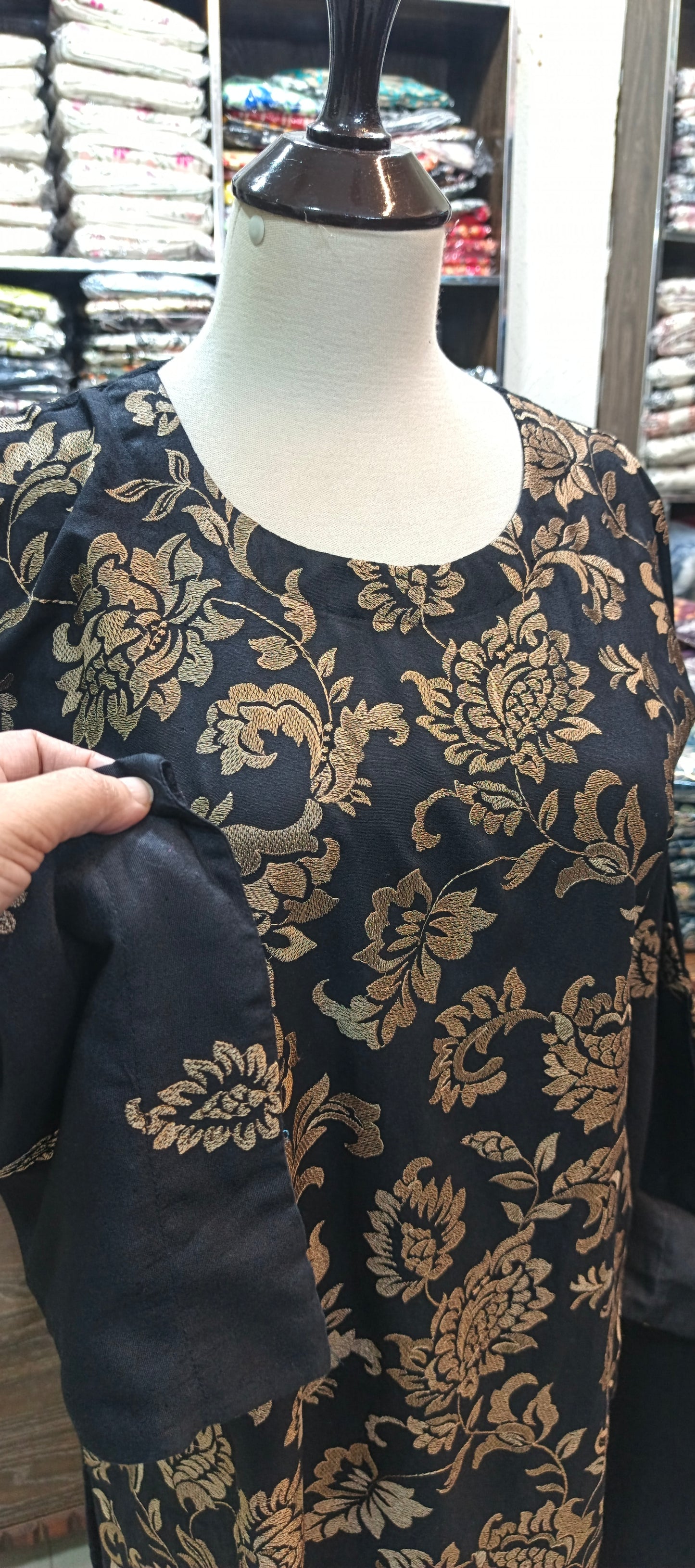 Karandi embroidered 2 pc blkskn